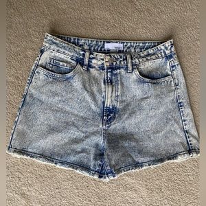 Vervet size large Jean shorts acid wash.